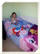 My little pony! доча впервые уснула в своей кроватке ;-)